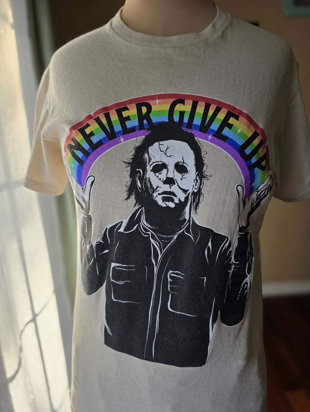 Michael Myers Never Give Up Horror Graphic Tee Rainbow Cropped T-Shirt Small